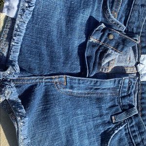 Current elliott boyfriend short.